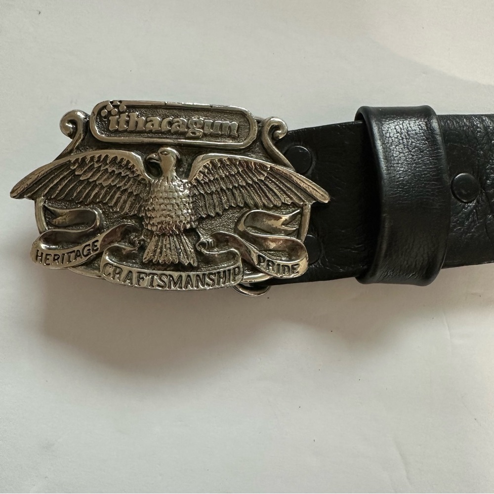 1976 vintageIthaca Gun Company "Heritage Craftsmanship Pride" pewter belt buckle